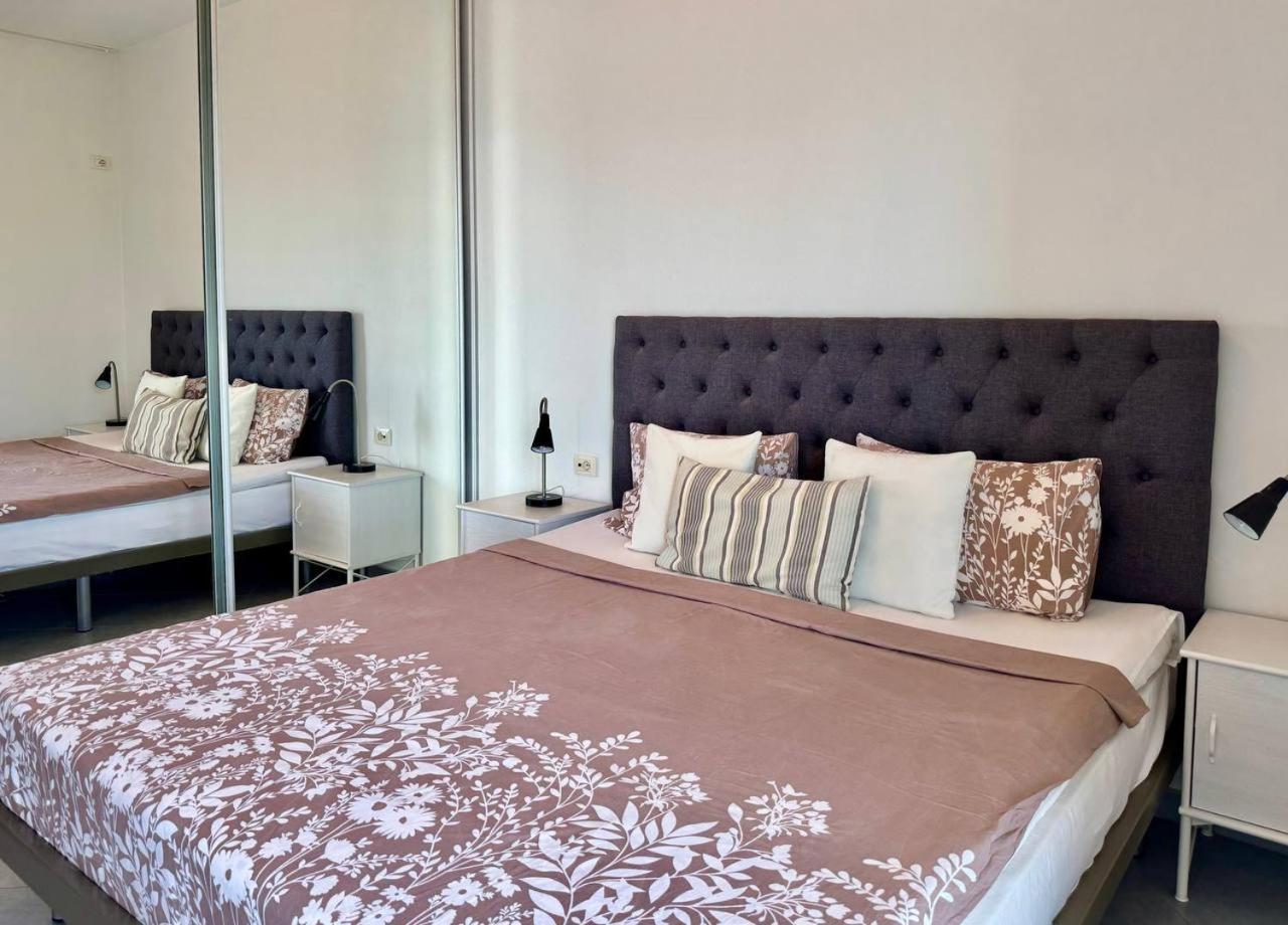 Viola Sea View Penthouse Apartment Sarande Bagian luar foto