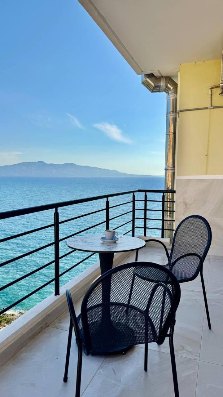 Viola Sea View Penthouse Apartment Sarande Bagian luar foto