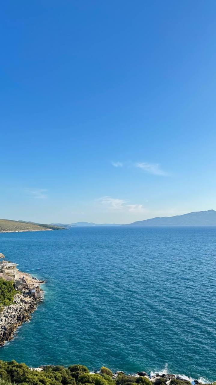Viola Sea View Penthouse Apartment Sarande Bagian luar foto