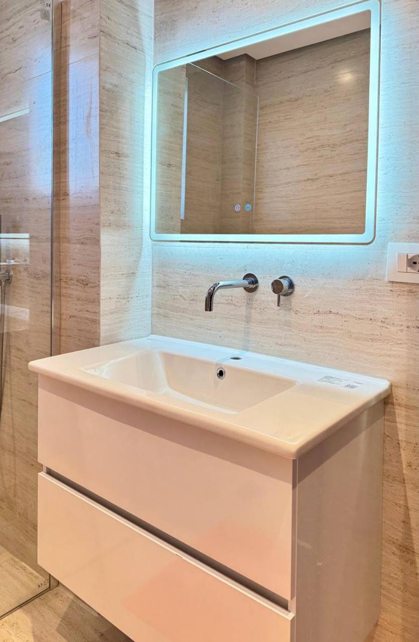 Viola Sea View Penthouse Apartment Sarande Bagian luar foto