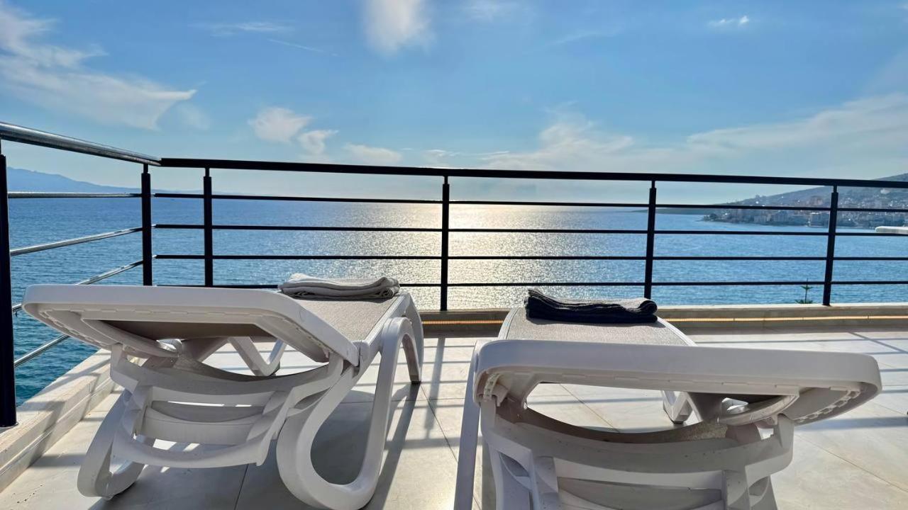 Viola Sea View Penthouse Apartment Sarande Bagian luar foto