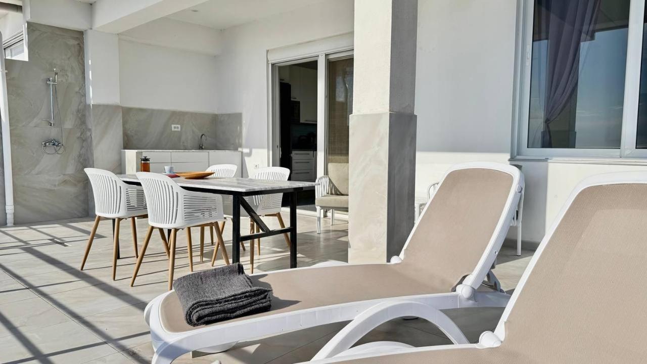 Viola Sea View Penthouse Apartment Sarande Bagian luar foto